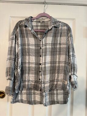 FRYE AND CO. Gray and White Plaid Button-Down Shirt